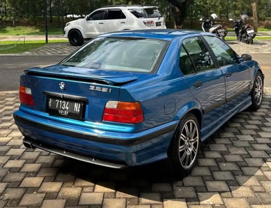 BMW 320i 1995