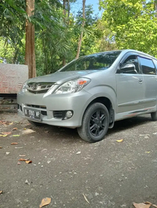 Daihatsu Xenia 2011