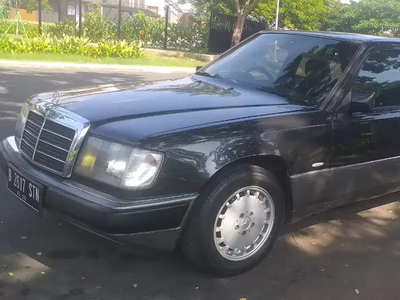 Mercedes-Benz E250 1993