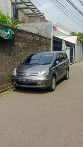 Nissan Grand livina 2011