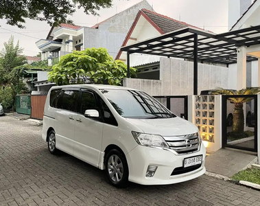 Nissan Serena 2013