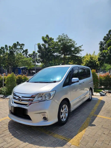 Nissan Serena 2014