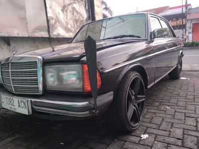 Mercedes-Benz C200 1985