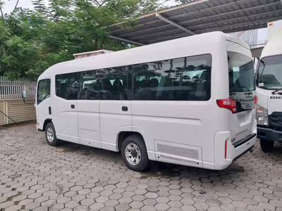 Isuzu Elf Minibus 2023