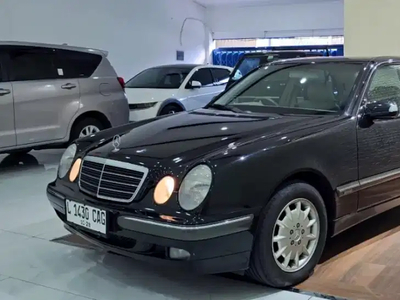 Mercedes-Benz E240 2001
