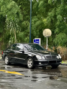 Mercedes-Benz E240 2004