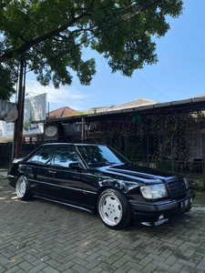 Mercedes-Benz E300e 1989