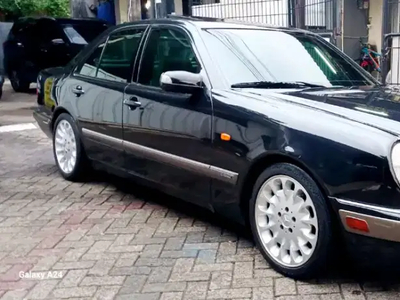 Mercedes-Benz E320 1997