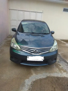 Nissan Grand livina 2013