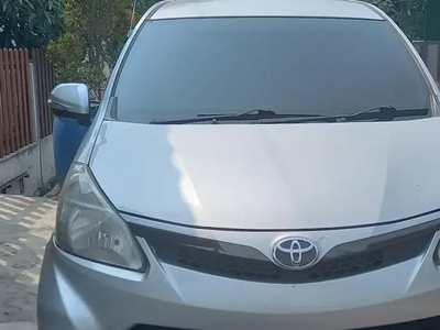 Toyota Avanza 2012