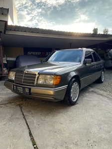 Mercedes-Benz E300 1990