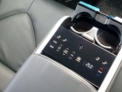 Toyota Camry 2.5 Hybrid 2022 hitam km 9ribuan cash kredit proses bisa dibantu pajak panjang