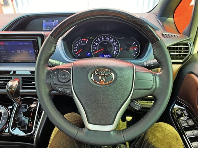Toyota Voxy 2.0 A/T 2019 km 20rb dp minim bs tt