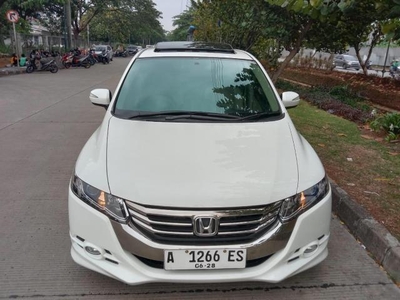 Honda Odyssey prestige 2.4 CC at th 2015 putih