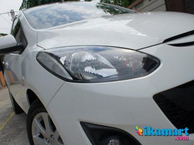 Jual Mazda 2 Sedan Putih 2011 + TV + GPS ( Mobil Simpanan )