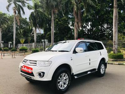 Jual Mitsubishi Pajero Dakar warna putih tahun 2014