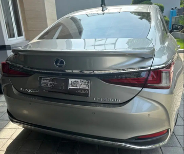 Lexus ES300h 2019