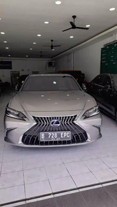 Lexus ES300h 2021