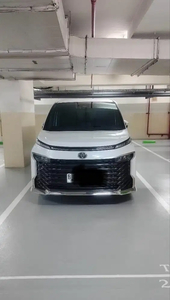 Toyota Voxy 2023