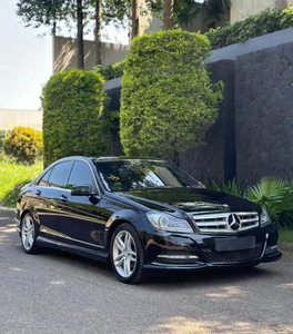 Mercedes-Benz C300 2011