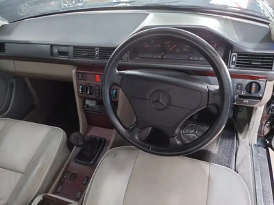 Mercedes-Benz E320 1993