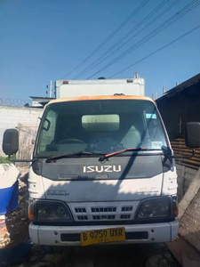 Isuzu Elf 2012