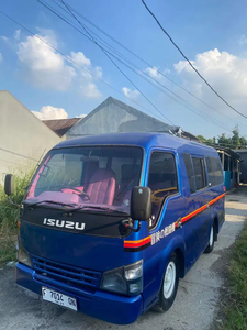 Isuzu Elf Minibus 2009