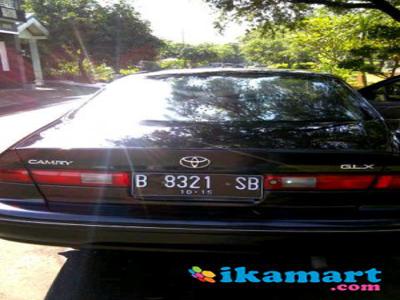 Jual Over Credit Toyota Camry 2.2 GLX Thn 2000 Hitam Manual Apik