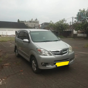 Daihatsu Grand Xenia 2010