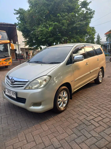 Toyota Kijang Innova 2011