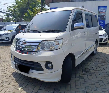Daihatsu Luxio 2015