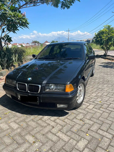 BMW 323i 1998