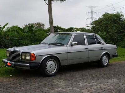 Mercedes-Benz E280 1985
