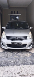 Nissan Grand livina 2012