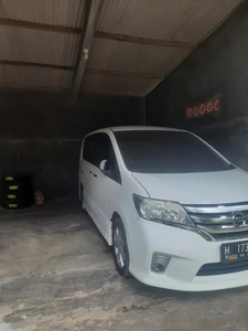 Nissan Serena 2013