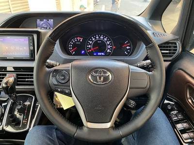 Toyota Voxy 2.0 A/T 2018 dp 7jt siap TT