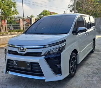 Toyota Voxy 2018