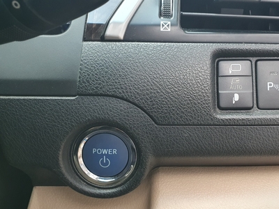 Toyota Camry 2.5 Hybrid 2014 silver km 41rban tangan pertama dari baru cash kredit proses bisa