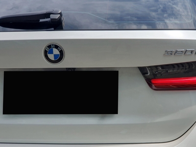 BMW 3 Series 320i M Sport 2021 putih km 8 rban cash kredit proses bisa dibantu