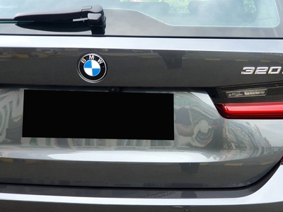 BMW 3 Series 320i M Sport wagon abu 2020 km 6 rban cash kredit proses bisa dibantu