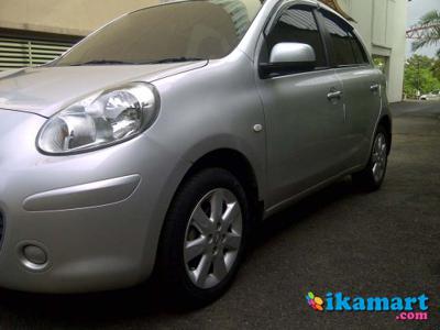 Nissan March Silver A/T 2011