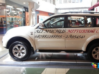 Dijual Mitsubishi Pajero Sport Dakar Putih Brand New 2015