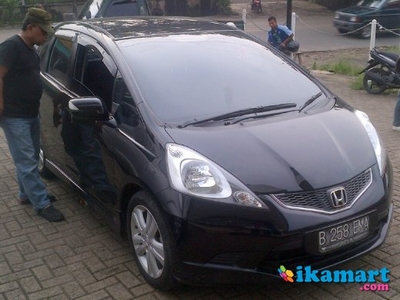 Jual HONDA JAZZ RS AT 2010 HITAM METALIK