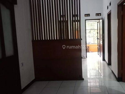 Disewakan Rumah Atau Kantor Sayap Buah Batu