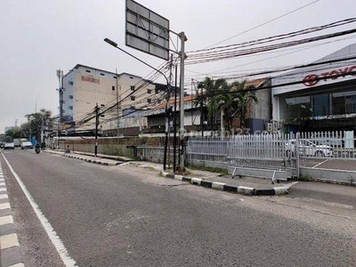 Ex Gudang di lokasi komersiil & Jalan Raya