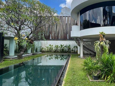 Modern Tropical House Menteng