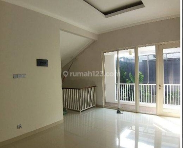 Rumah 2 Lantai Bagus Semi Furnished SHM di Sektor 7 bintaro