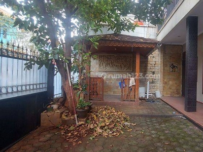 Rumah 2 Lantai di Jl. Rasamala dekat Bidakara Jaksel