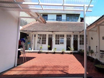 Rumah di Taman Plesiran Cihampelas Bandung