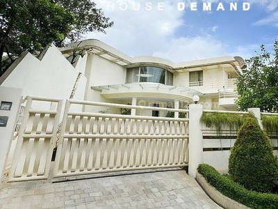 Rumah pondok indah fully furnished german architect di Dekat lapangan golf